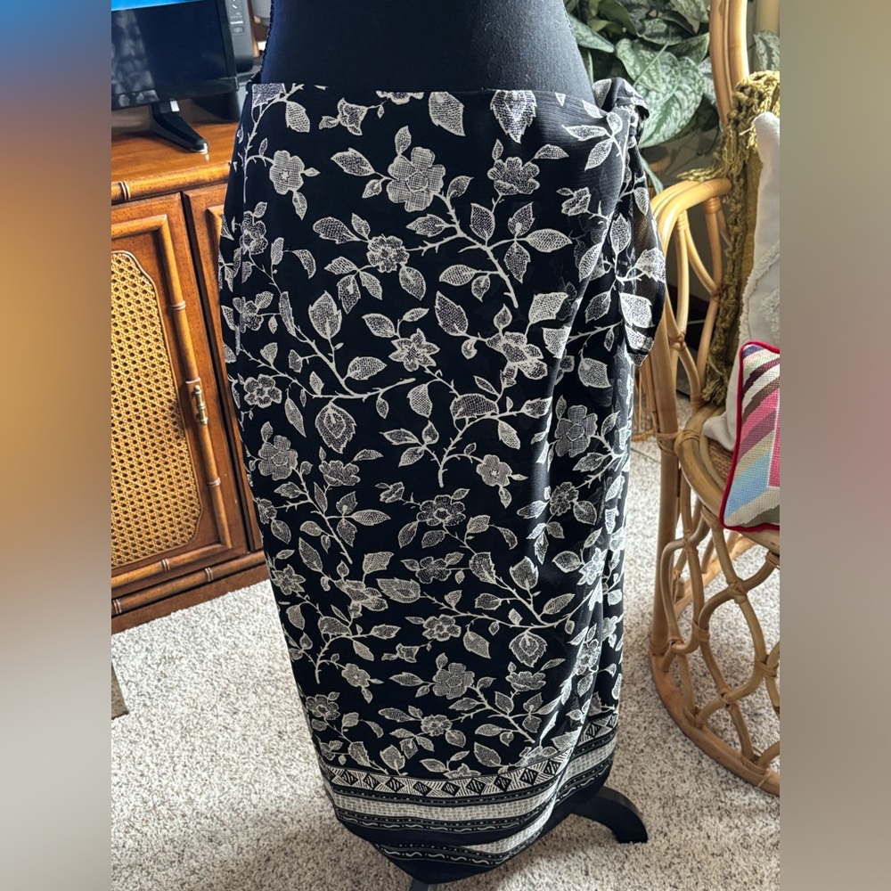 NWT Talbots Black&White Floral Wrap Skirt
